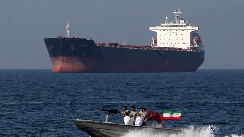Нефть от обвала удерживает кризис в Персидском заливе