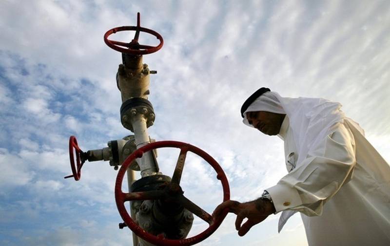«Цены вновь падают»: Саудиты спешат с ремонтом нефтянки