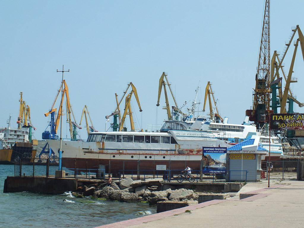 Киев готовится взыскать с России ущерб портам Крыма