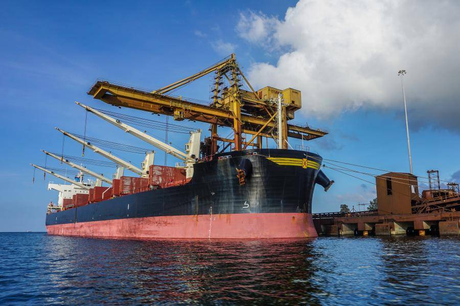 «Это важная веха»: порт в обход Прибалтики обнесли сваями