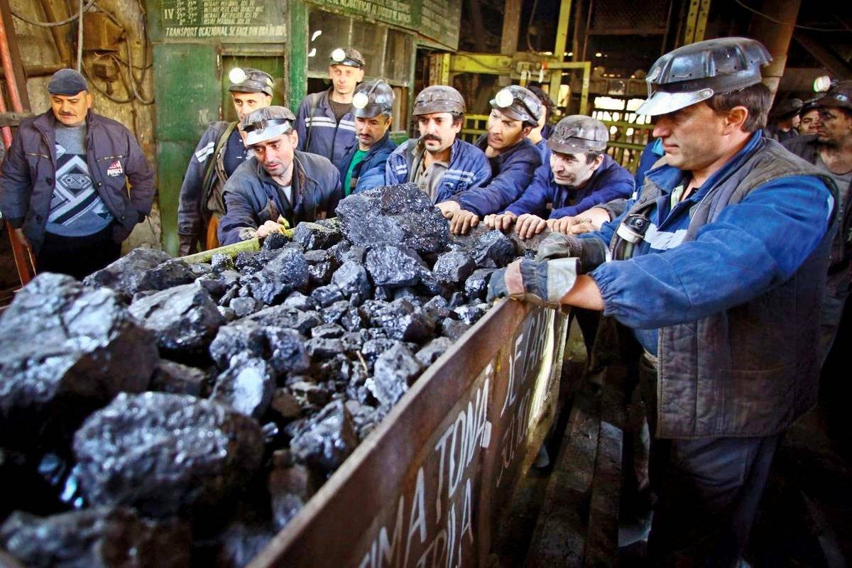 Польша отказывается от угля РФ: кто пострадает первым и почему?