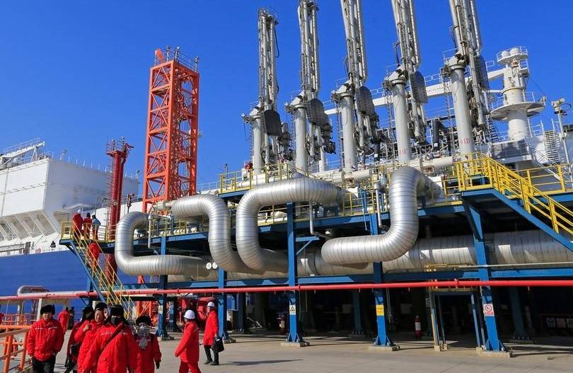 «Газпром» вынужден бороться за экспорт: Китай разрешил СПГ из США
