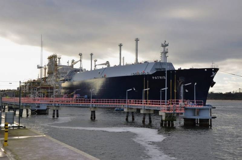 «Газпром» вынужден бороться за экспорт: Китай разрешил СПГ из США