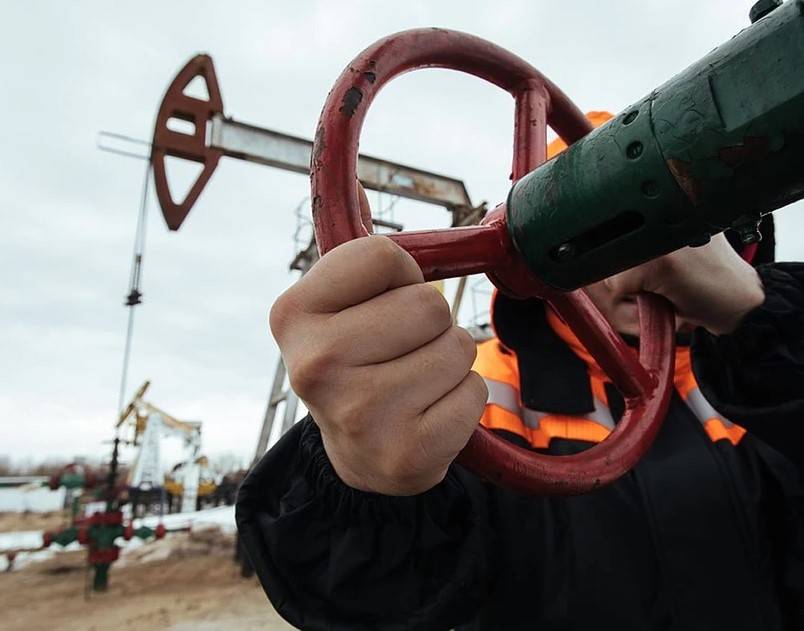 Слишком мало и поздно: эксперты о «рекордном» сокращении нефтедобычи