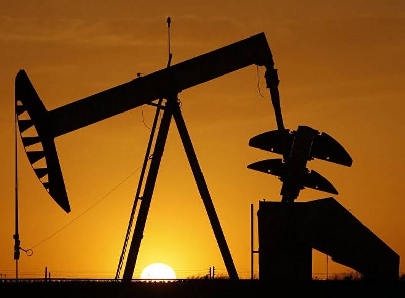 Цена на нефть продолжит падение, считают китайские СМИ