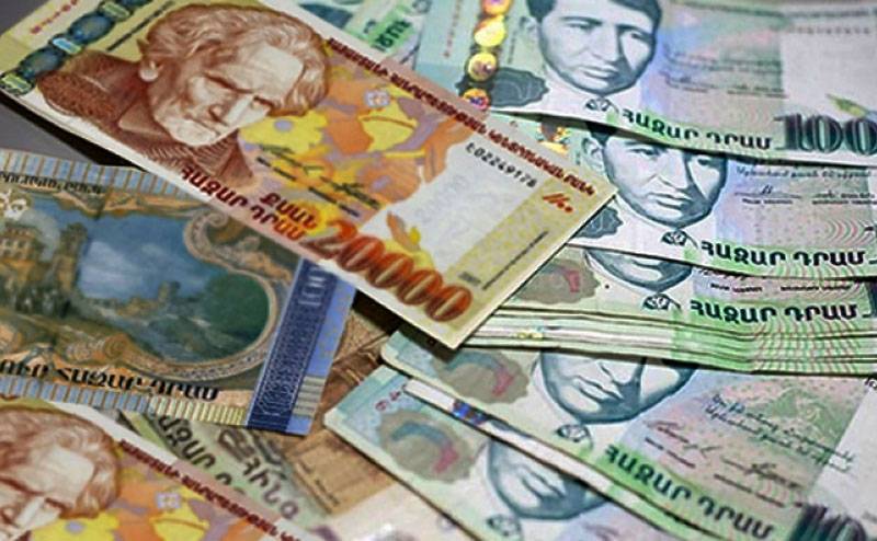 Война идёт между Арменией и Азербайджаном, а их валюты укрепляются по отношению к рублю