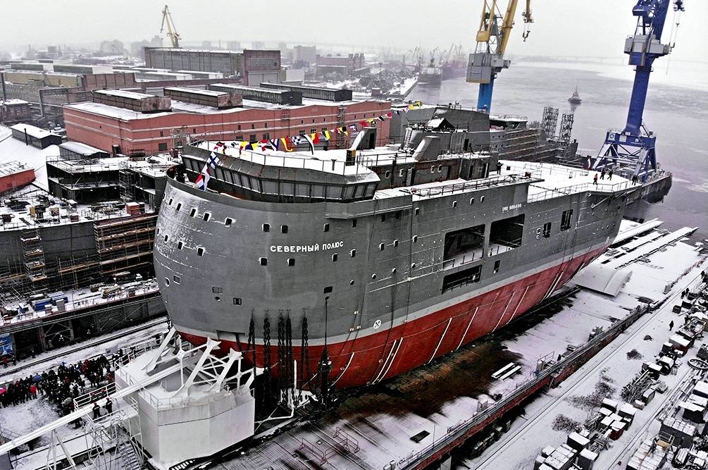 Плавучий институт: в России спущено на воду первое судно для полярных исследований