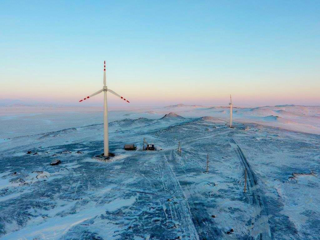 Генерация энергии даже при «минус» 50: Россия запустила уникальный ветродизельный комплекс в Арктике