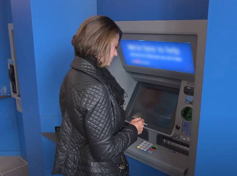 «Экономическое бегство» из банков: россияне снимают деньги с банковских депозитов