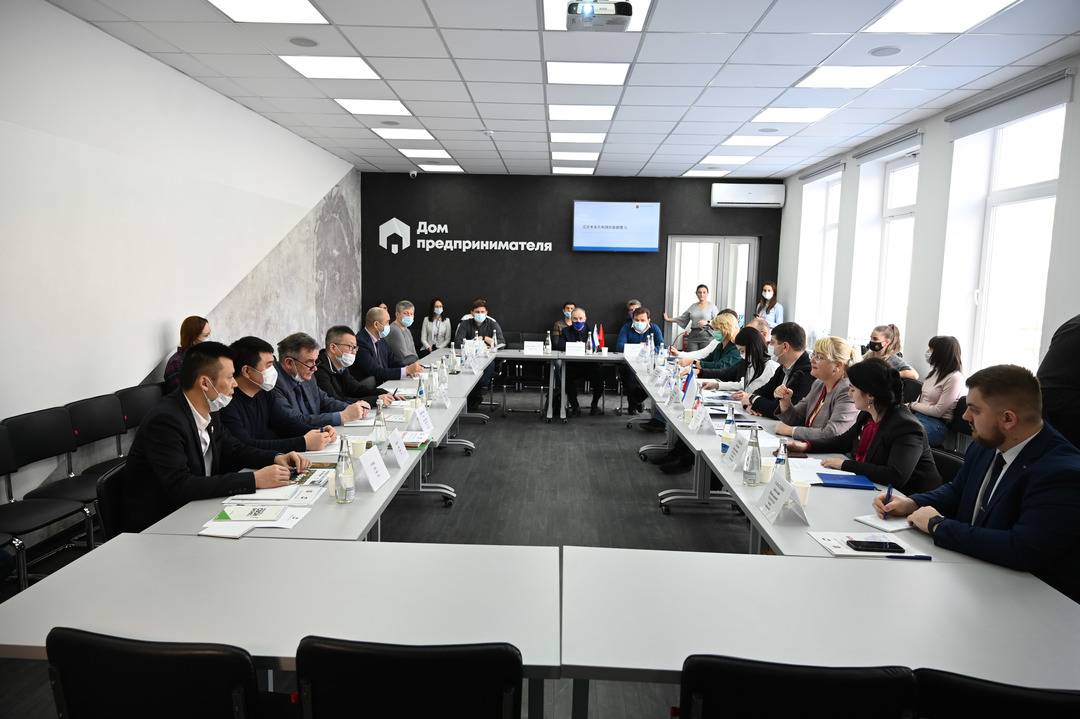 Китайские бизнесмены в Крыму - Киев начинает расплачиваться за «Мотор Сич»