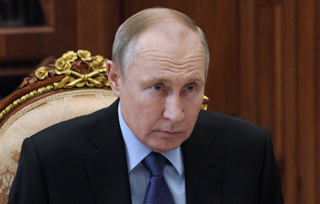 Путин потребовал добиться роста доходов населения в "отстающих" регионах
