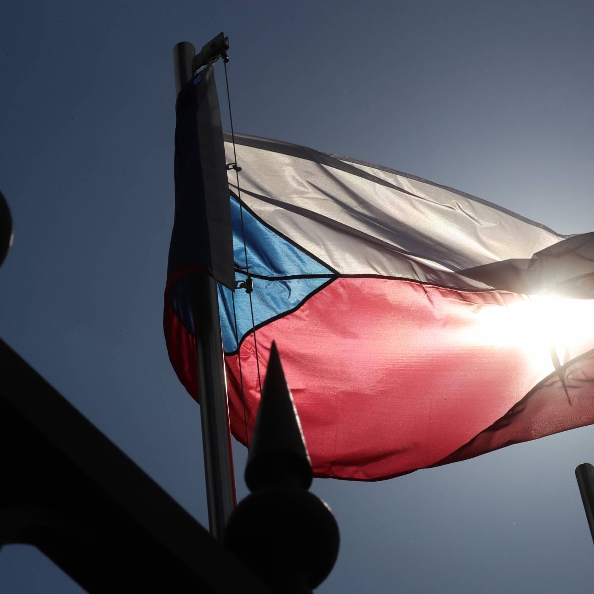 Чехия жестко осудила "идеологическое сумасшествие" вокруг "Спутника V"