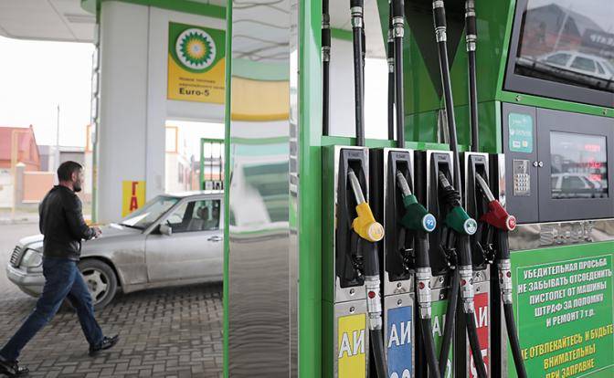 Бензин в цене притормозят — но лишь до сентябрьских выборов