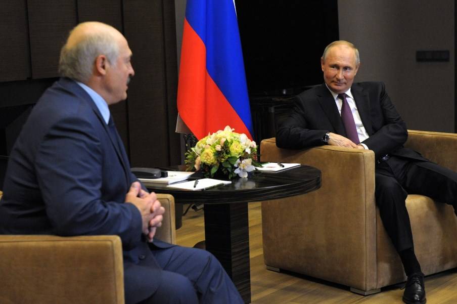 «России это выгодно»: Лукашенко заявил о договорённостях с Путиным по поставкам нефти