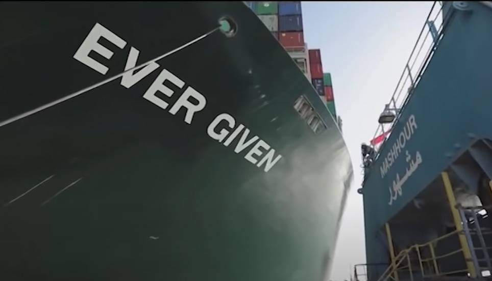 «Мы отпускаем Ever Given»: в Египте приняли решение по контейнеровозу, блокировавшему Суэцкий канал