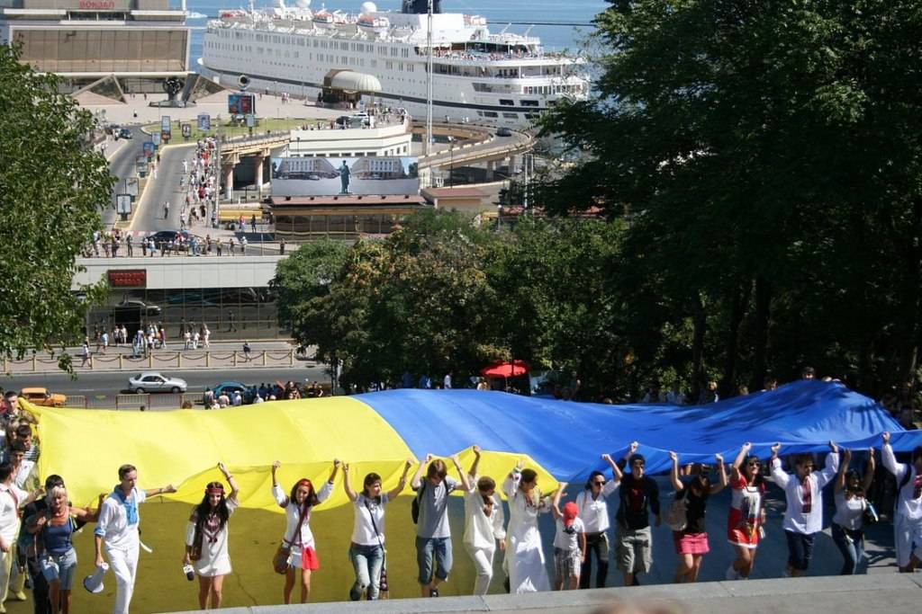 Миллиарды на тщеславие - стала известна сумма праздничных затрат Украины