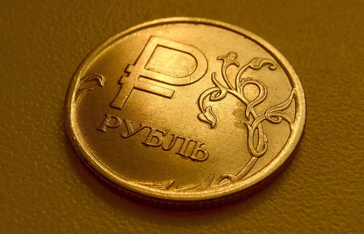 СМИ: США рассматривают запрет на использование доллара в России