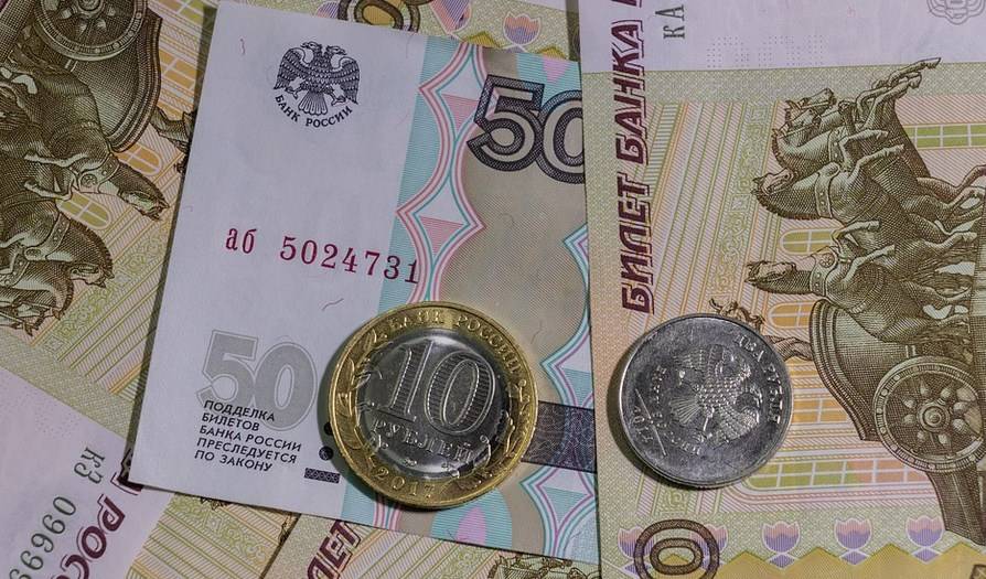 «Обвалится» ли курс рубля: прогноз аналитиков на 2022 год