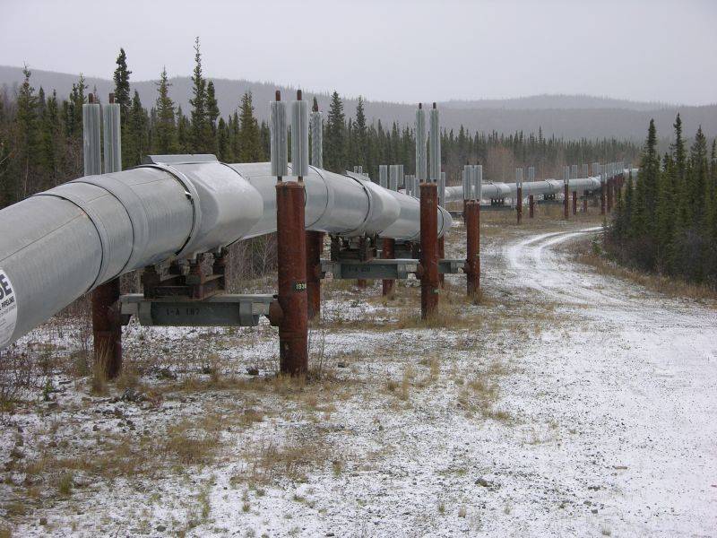 США снижают уровень добычи нефти на Аляске, зато осваивают месторождения в Сирии