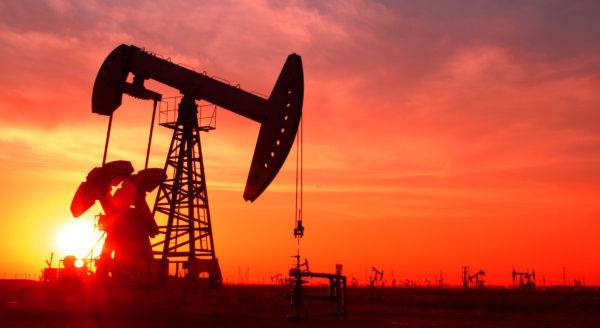 Мировая цена на нефть растет из-за перспективы запрета закупать ее в России