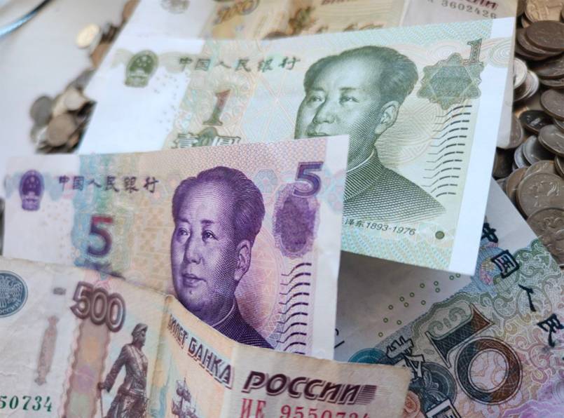 В Казахстане на фоне падения спроса на доллар и евро стали активнее скупать юань