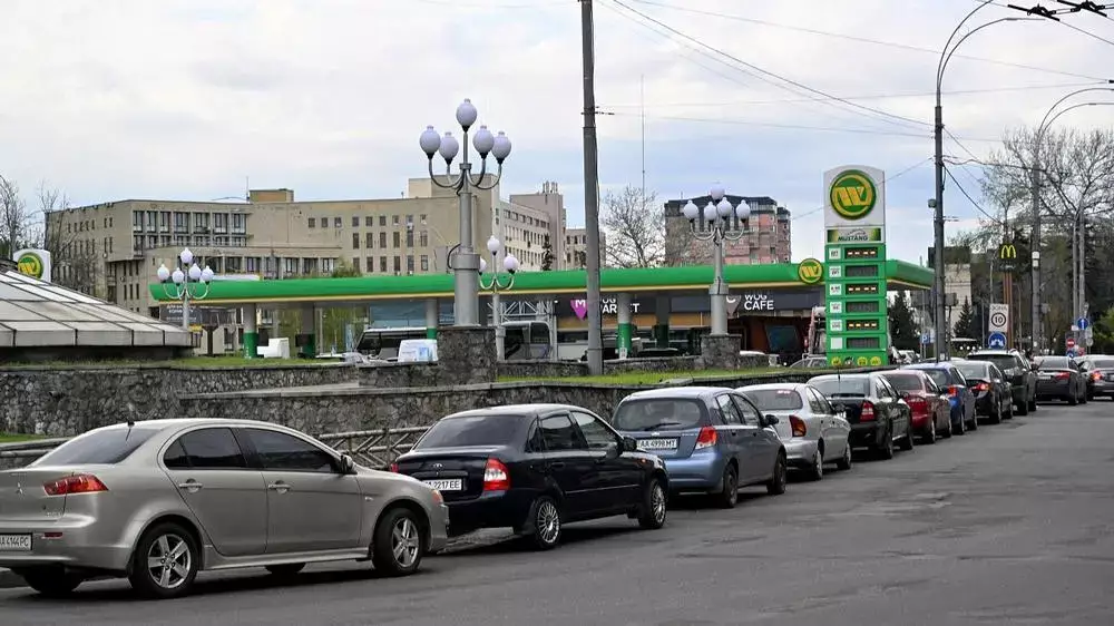 Бензин по 50 с лишним гривен за литр: украинские автовладельцы страдают от последствий топливного кризиса