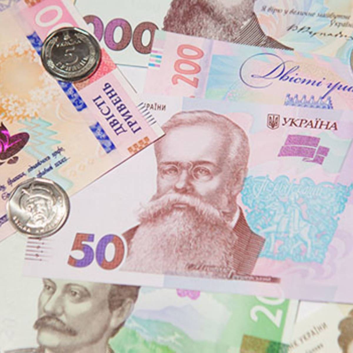 Запад предсказывает Украине банкротство уже осенью