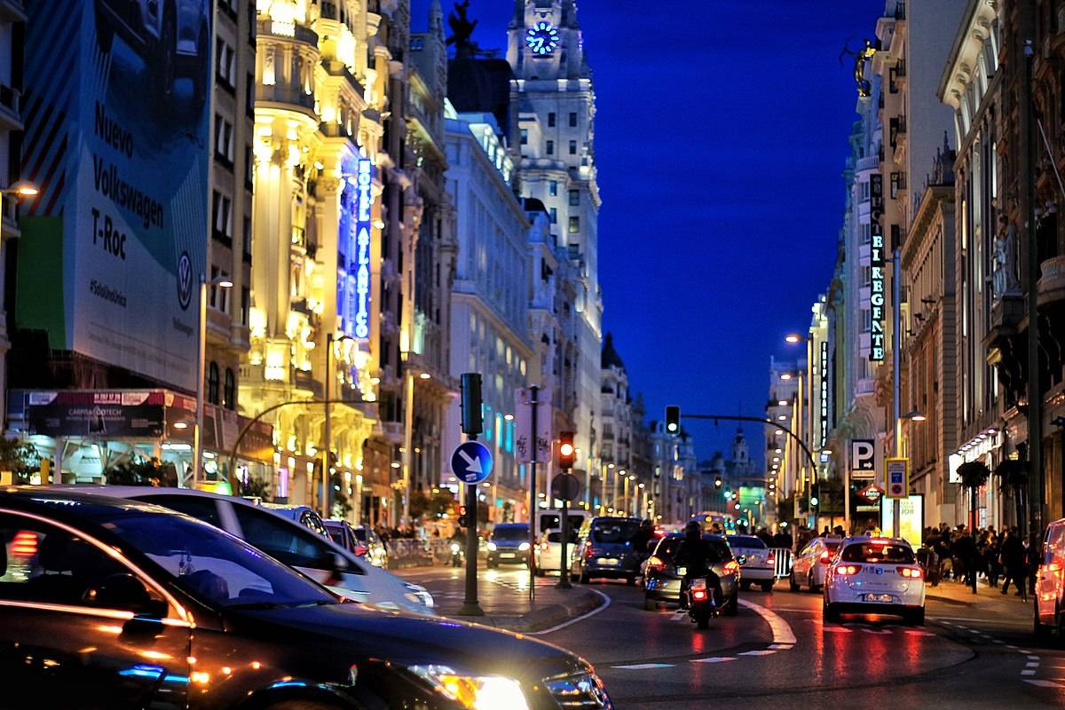 «Больше темноты и бедности» - Мадрид взбунтовался против энергосбережения