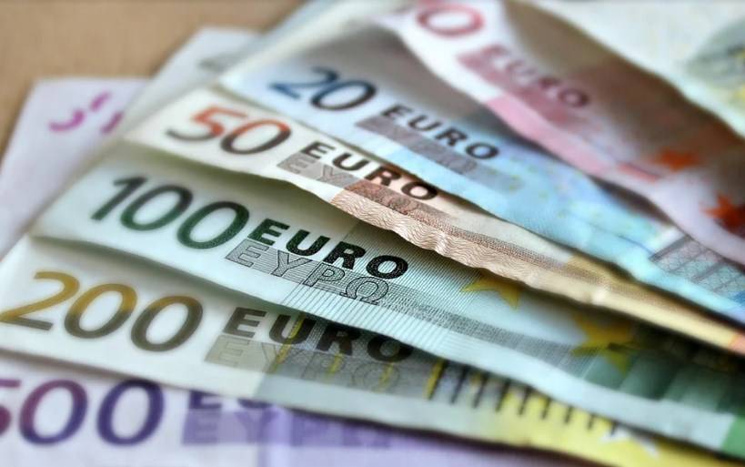 Минфин РФ избавится от доллара, евро и фунта