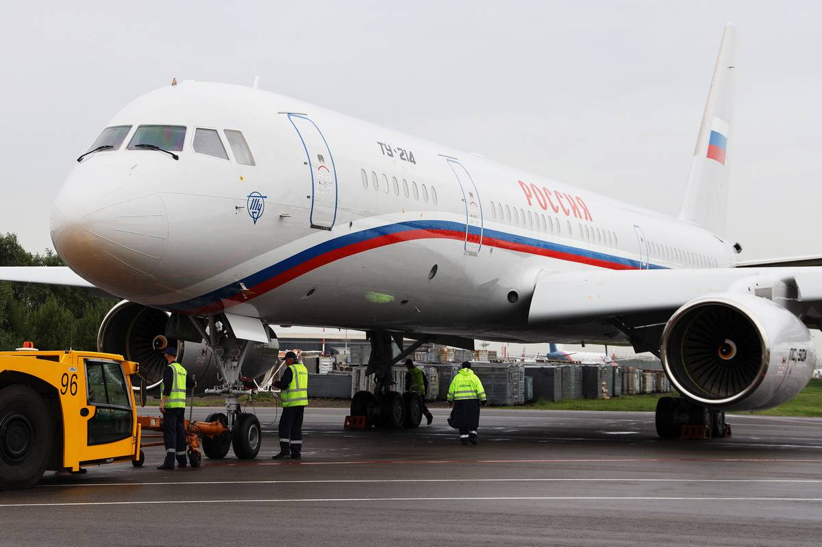 Зачем в России одновременно разворачивают серийный выпуск Ту-214 и МС-21