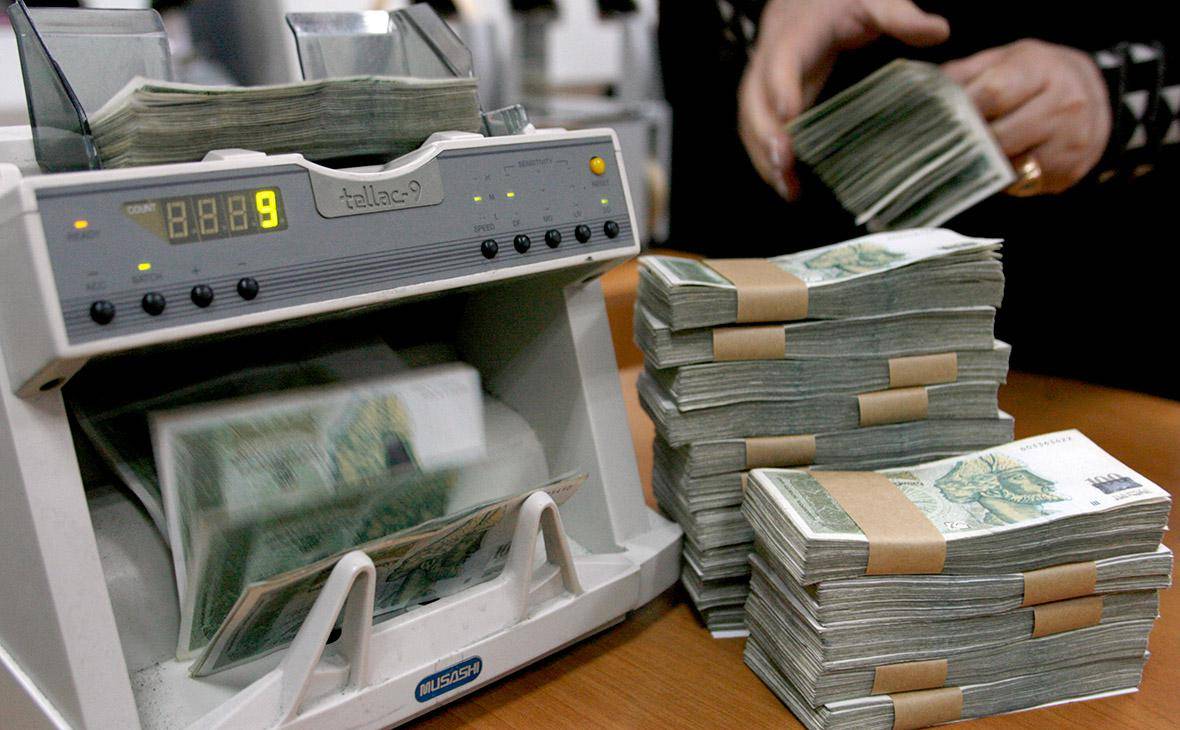 Приток российских граждан взбодрил валюты соседей