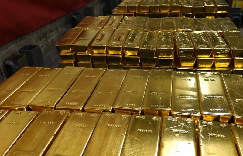 Мир скупает золото: спрос достиг максимума за 11 лет
