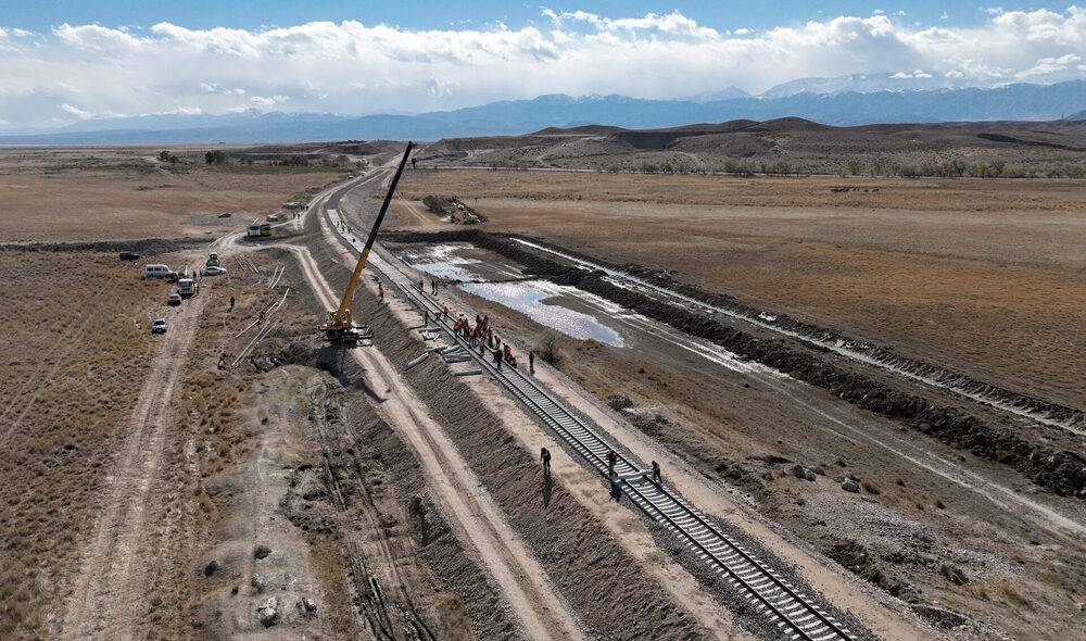 Новая железная дорога поможет связать юг и север Кыргызстана