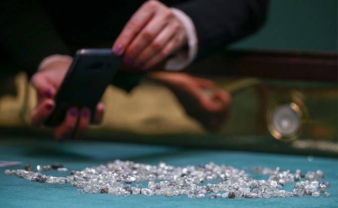 США и Европе не дают покоя российские алмазы