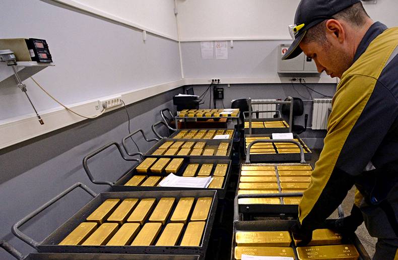 Зачем россияне тоннами скупают золото