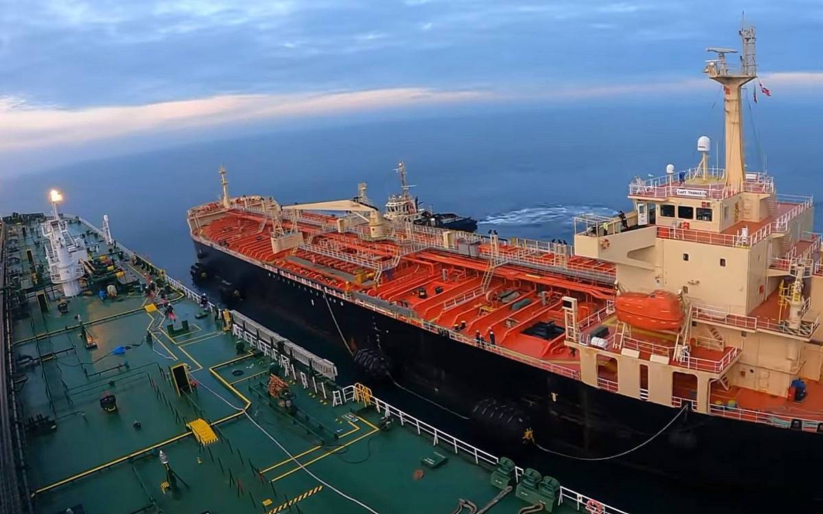 США и их союзники обратились в IMO, чтобы остановить перевалку нефти в море