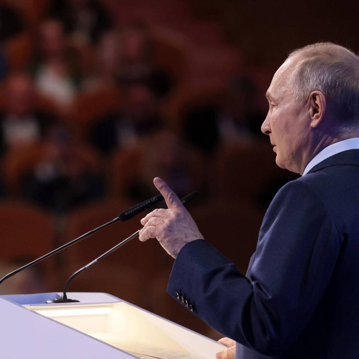 Путин сорвал аплодисменты, напомнив о коммерсантах, что вывели деньги из РФ
