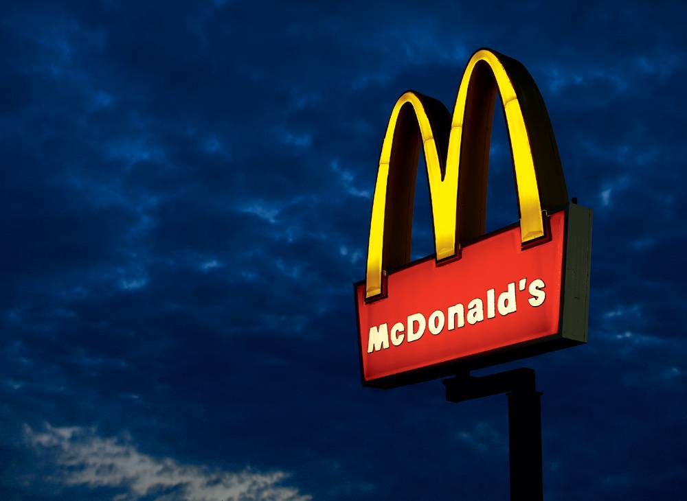 Макдоналдс закроет все офисы в США