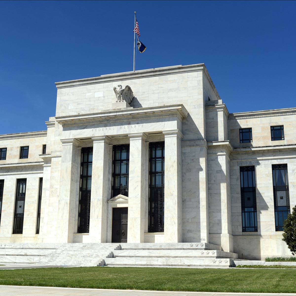 ФРС США увеличила базовую процентную ставку до максимума