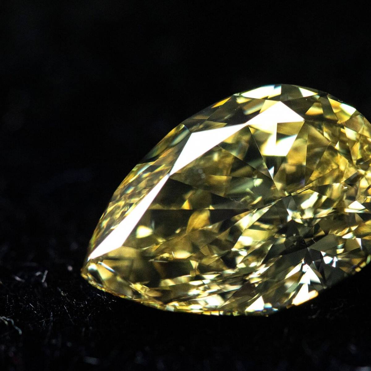 В ЕС заявили о планах ограничить торговлю российскими алмазами