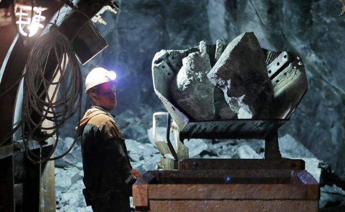 Свердловские шахтеры отказались видеть небо в изумрудах