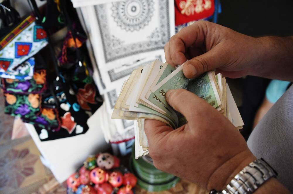 Валютные резервы Узбекистана сокращаются на фоне снижения переводов из РФ