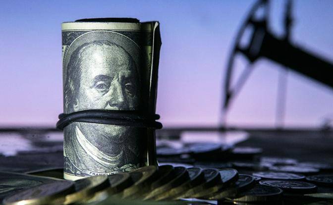 Россия пробила потолок цен на нефть и наполняет экономику долларами