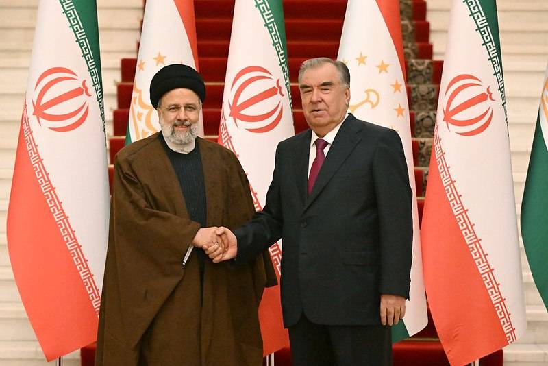 Страсти по логистике. Итоги визита президента Ирана в Таджикистана