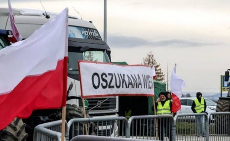 Польские фермеры возобновили блокаду украинской границы