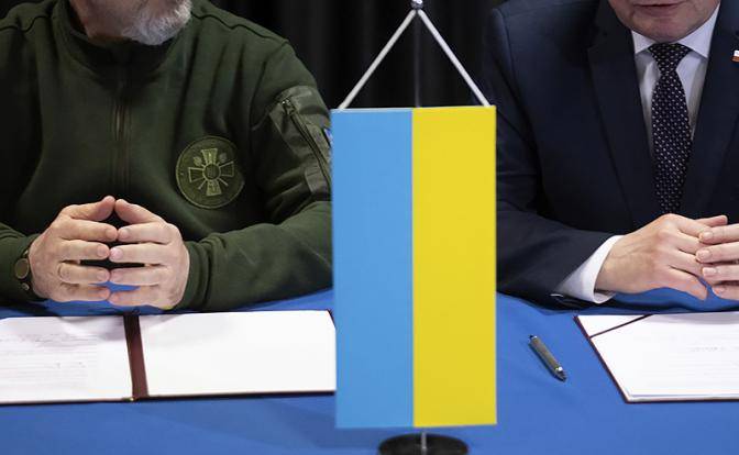 Западная помощь Киеву идет на строительство «запасных аэродромов»