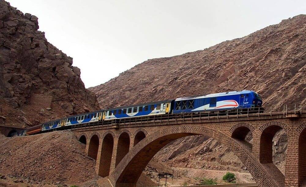 Иран намерен соединить железной дорогой Каспийское море и Персидский залив