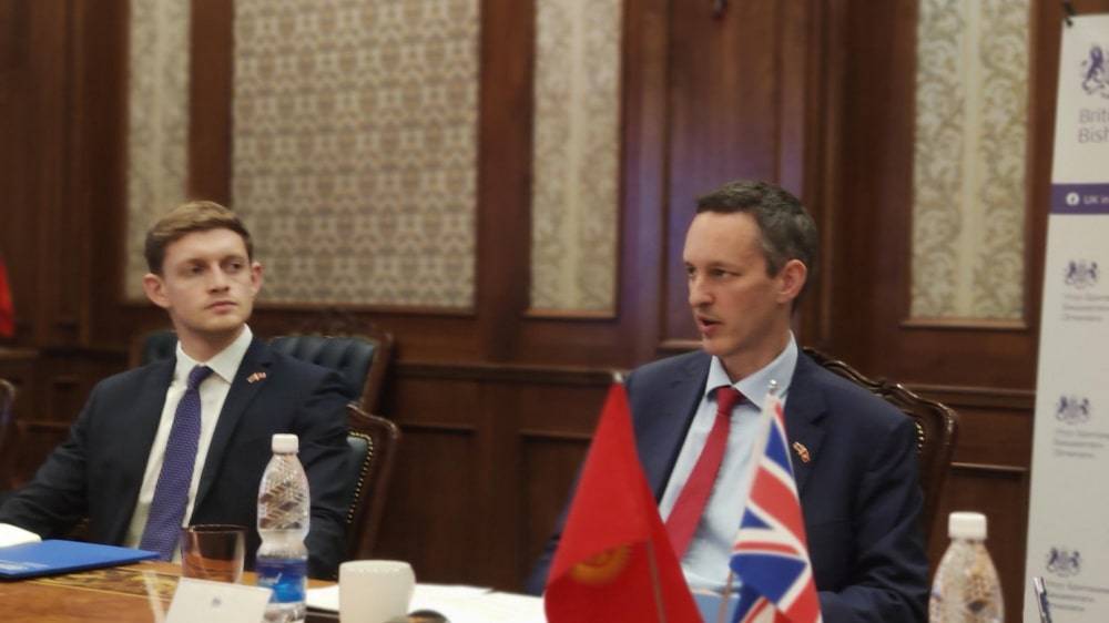 Представители МИД Великобритании по санкциям прибыли в Киргизию