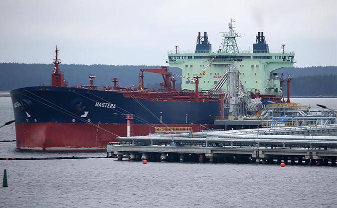 «Большая семерка» пытается задушить «серый флот», помогающий России