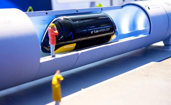Hyperloop имени Маска: Куда приведет загадочная труба
